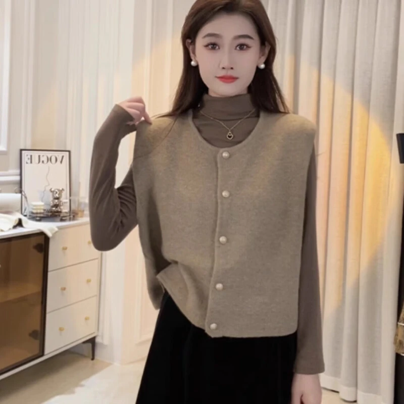 韩版高级感圆领金属扣百搭针织马甲软糯时尚简约纯色坎肩无袖外套