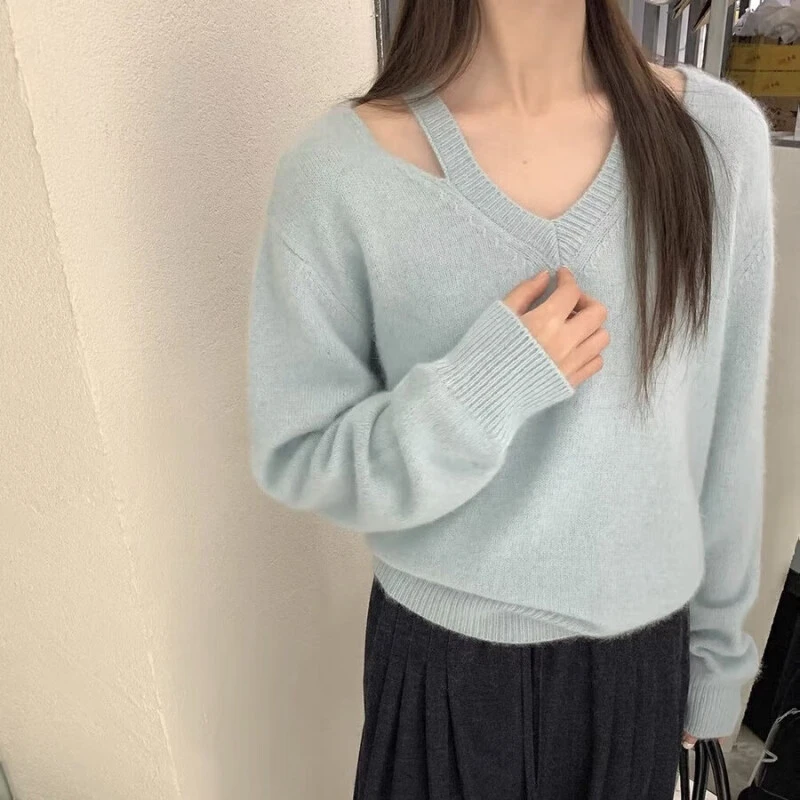 2025气质春秋新款V领挂脖漏锁骨设计感打底纯色百搭套头毛衣女
