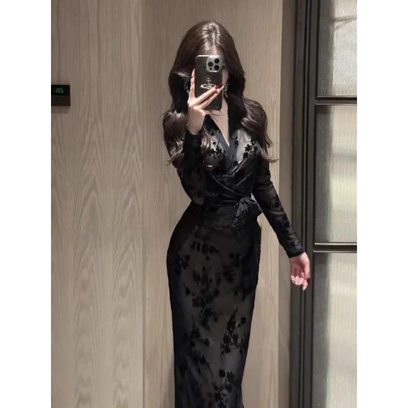 御姐风性感V领长袖连衣裙女秋季碎花绑带修身收腰显瘦包臀中长裙