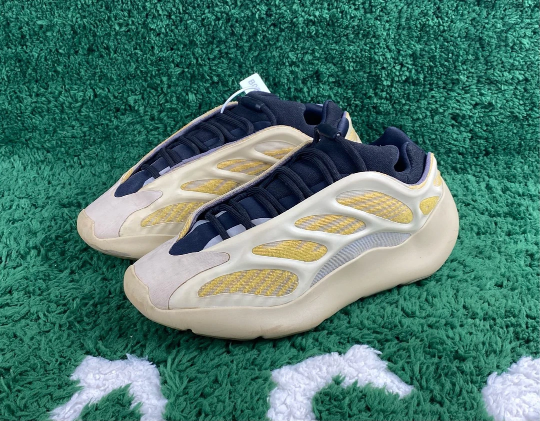 42码 Yeezy700 红花籽 公价1820篮球鞋编号B084