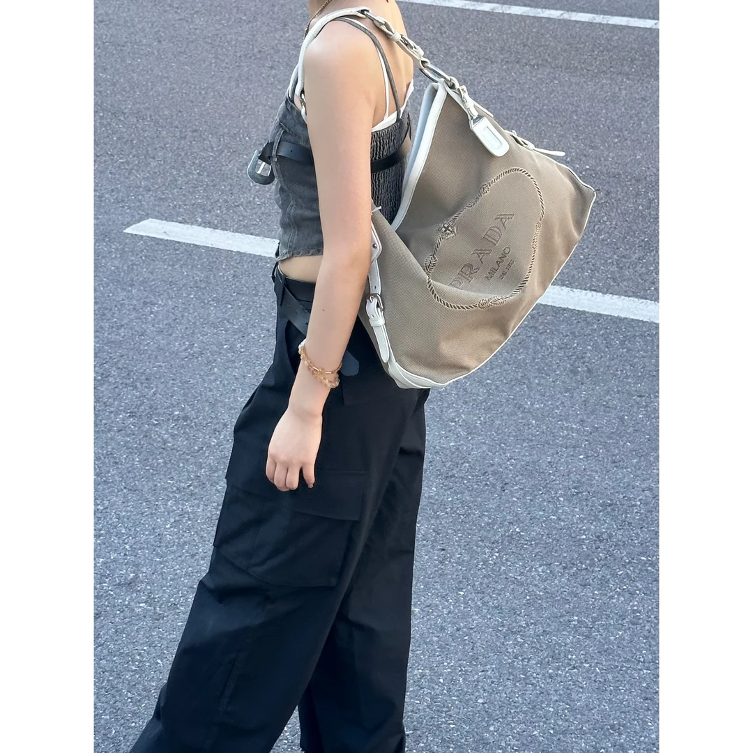 95新 Prada/普拉达 沙滩刺绣白色拼皮单肩腋下包