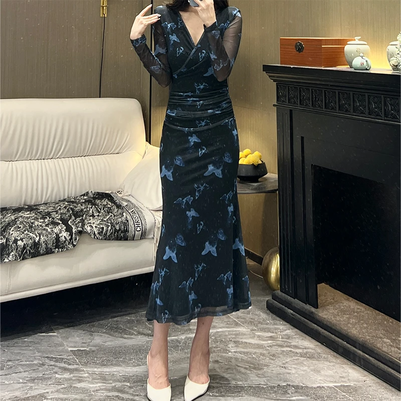 气质女人味轻奢V领长袖花色印花显瘦修身包身时尚百搭鱼尾连衣裙