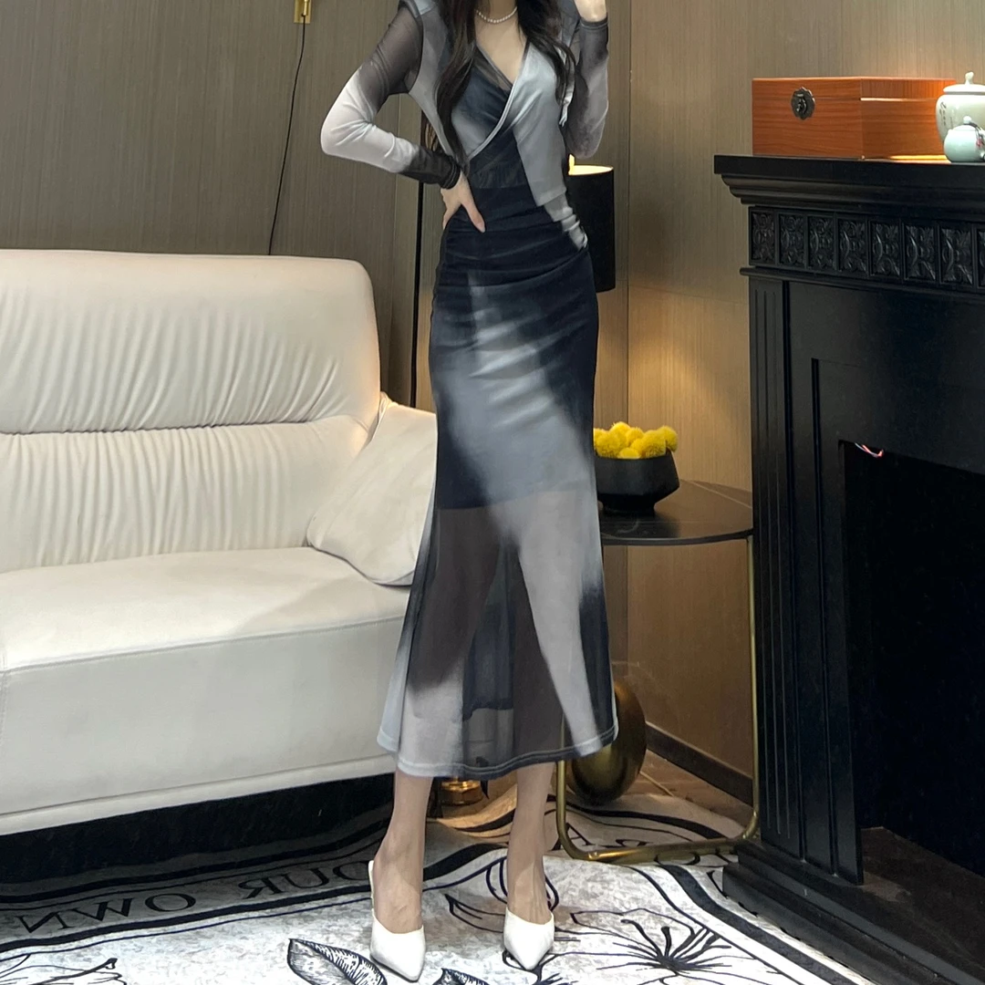 气质女人味轻奢V领长袖水墨兰亭显瘦包身修身时尚百搭鱼尾连衣裙