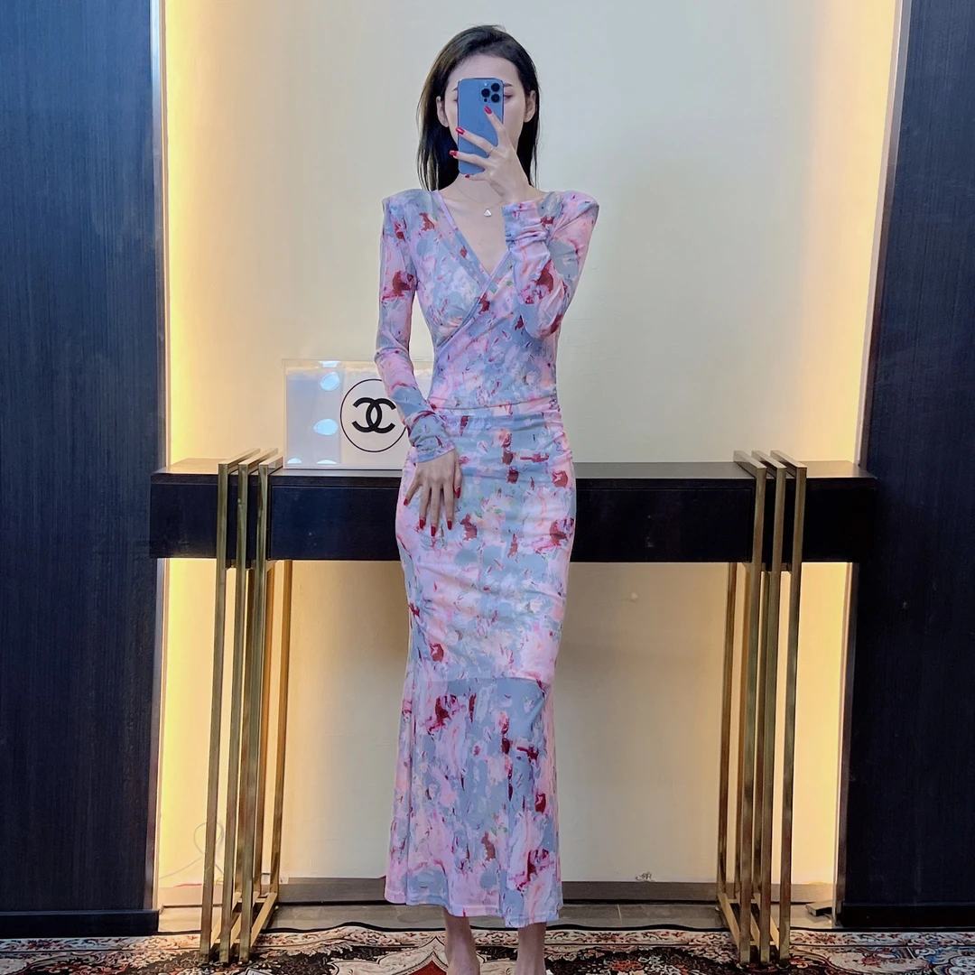 气质女人味轻奢V领长袖桃花朵朵显瘦包身修身时尚百搭鱼尾连衣裙