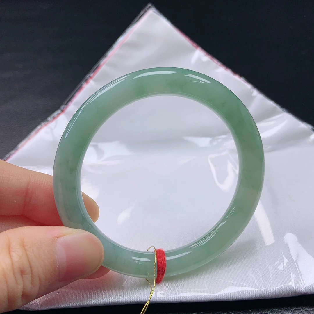 54圈冰种胶润带绿翡翠圆条手镯缅甸天然a货绿色飘绿精美女款