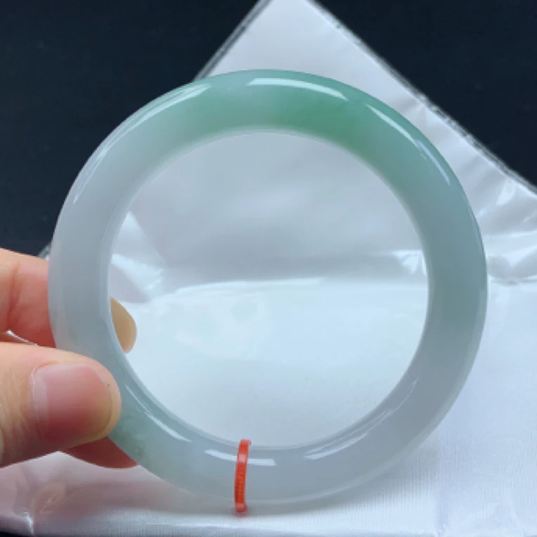 57➕圈口缅甸天然a货翡翠冰种带绿圆镯