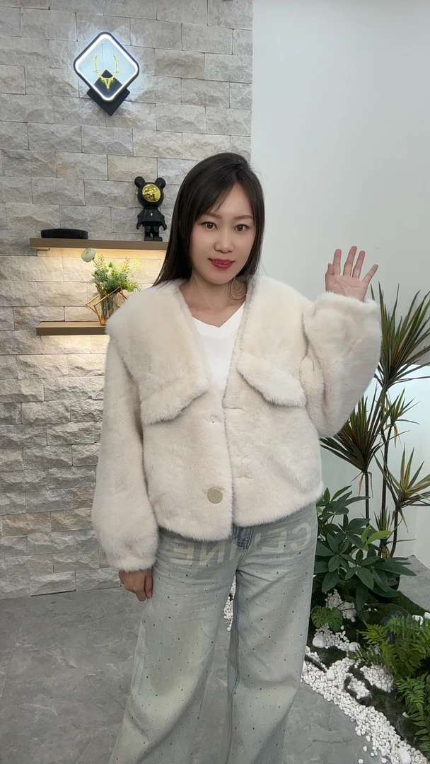 （欧貂环保毛）女短外套轻奢女士秋冬透气黑白色