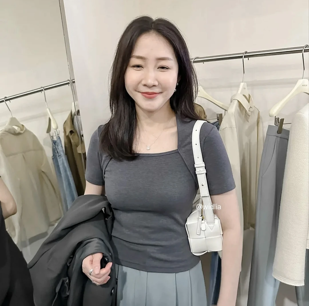 2023年新款春季修身显瘦休闲百搭短款方领ins短袖T恤上衣女7031