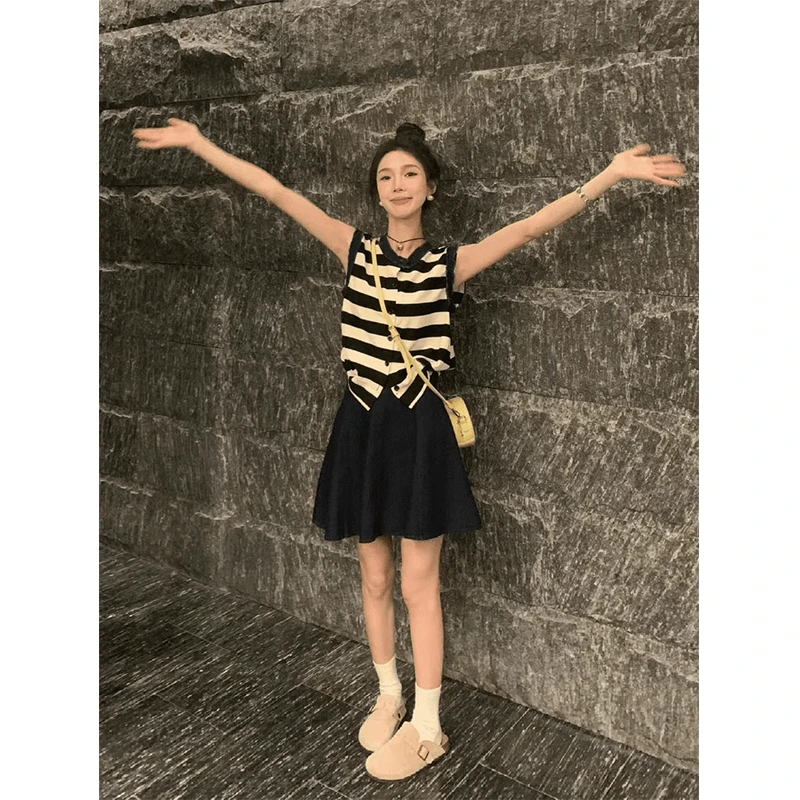 时尚穿搭女士夏季圆领排扣条纹撞色小众百搭休闲上衣褶皱高腰短裙