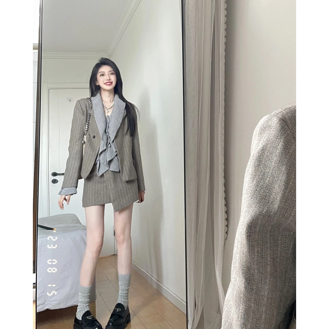 时尚套装秋季短款长袖西装外套内搭上衣女款不规则包臀短裙三件套