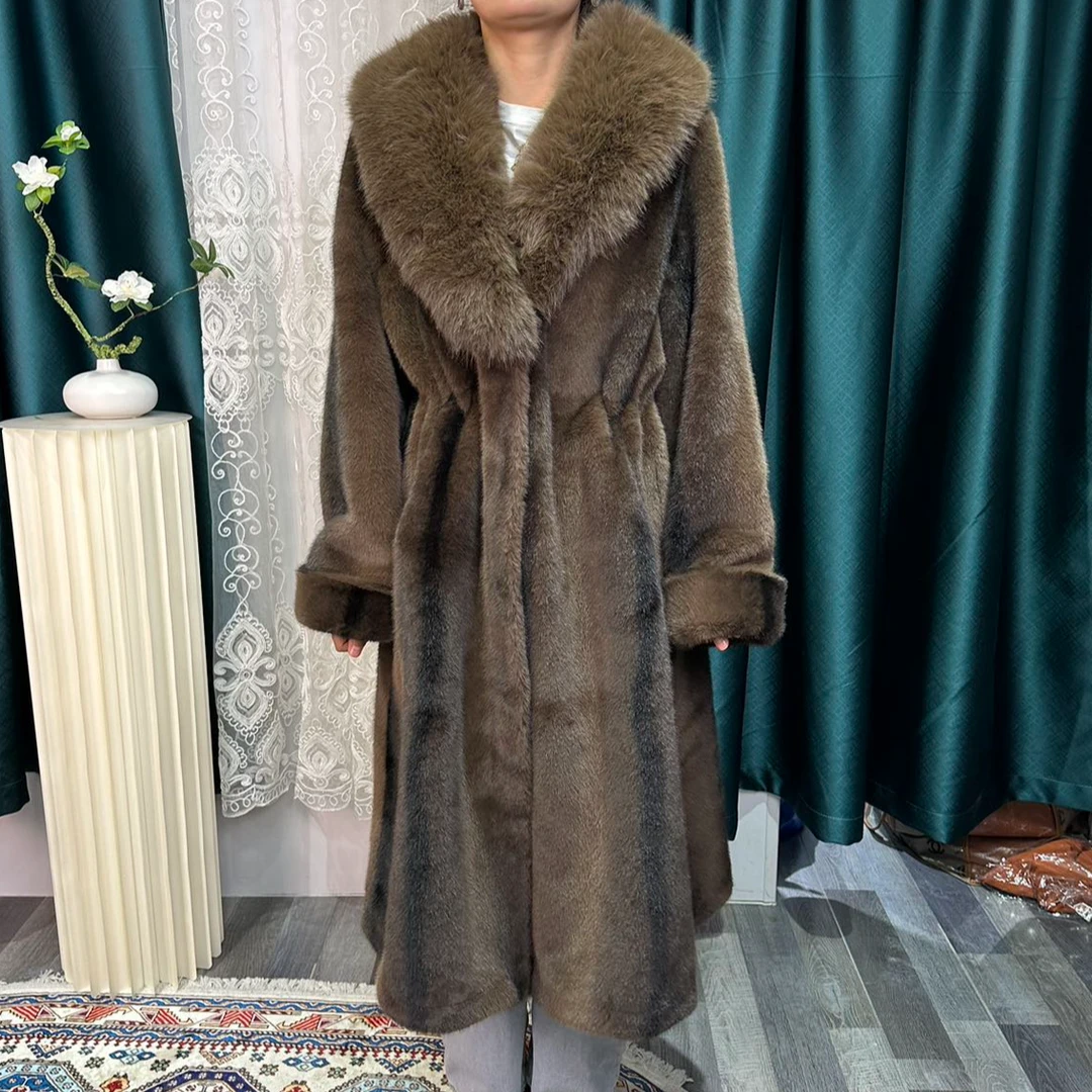 甜美妈妈2024新款大衣咖啡条