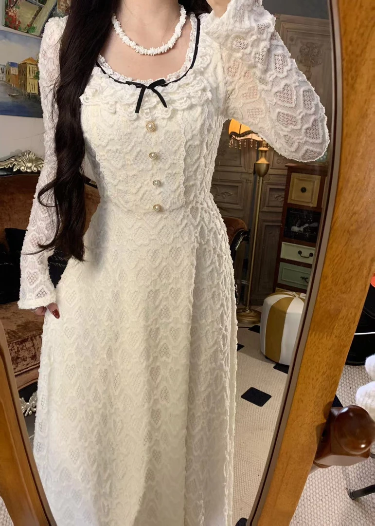 贾大猫《新品》2023秋冬加厚杏白蕾丝织带蝴蝶结圆领收腰气质连衣裙