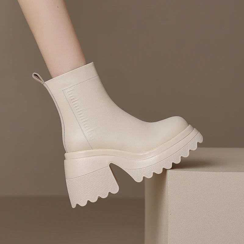 真皮秋冬新款女靴时尚圆头英伦风靴子高跟白色瘦瘦靴小个子厚底潮