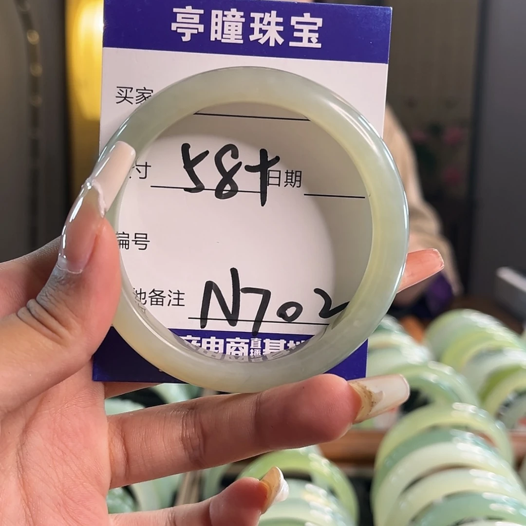 【闪购商品】蛇纹石玉手镯未镶嵌谁****@