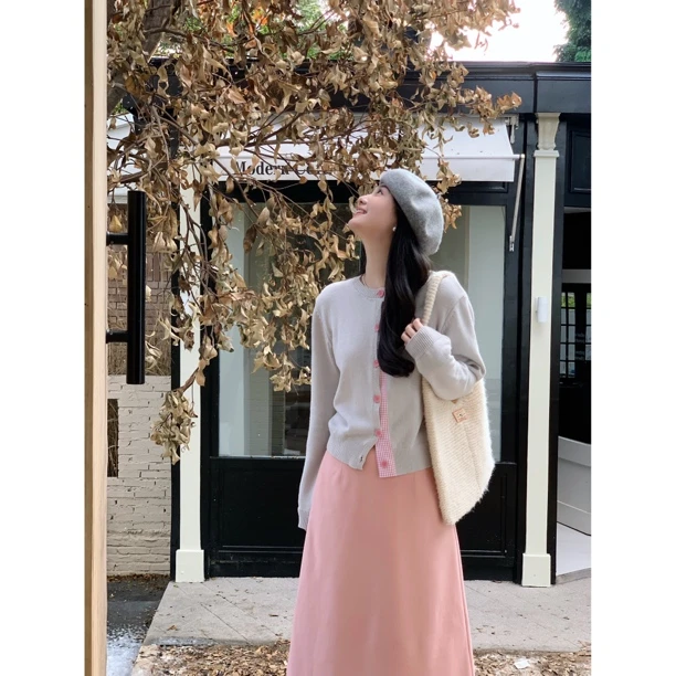 LaceyToDitto 2024 10/26【白桃贝果】雾灰色拼接毛衣