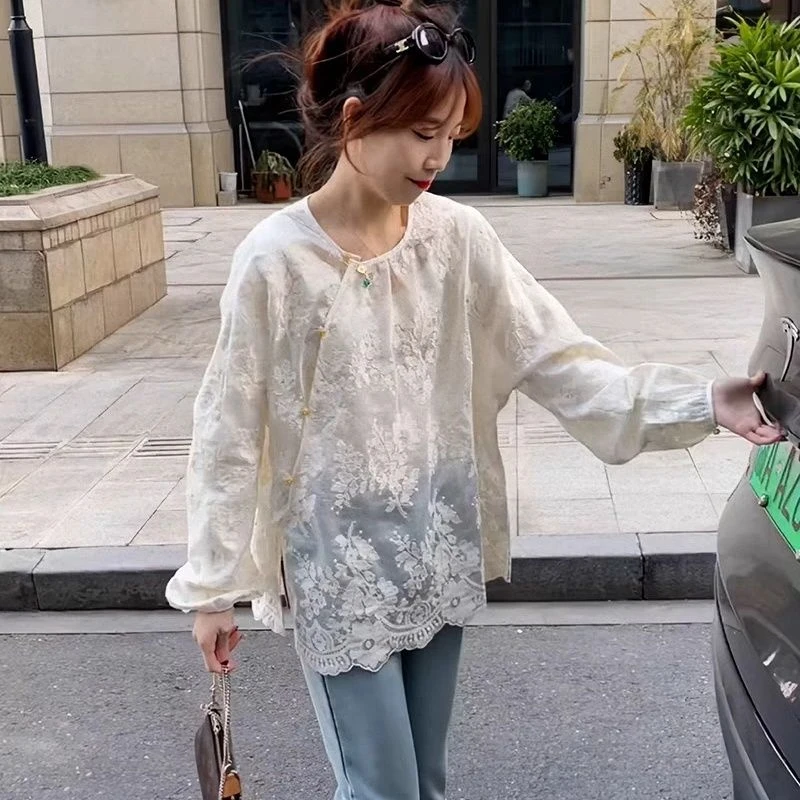 新中式国风镂空复古洋气春季新款蕾丝刺绣设计感气质时尚宽松小衫