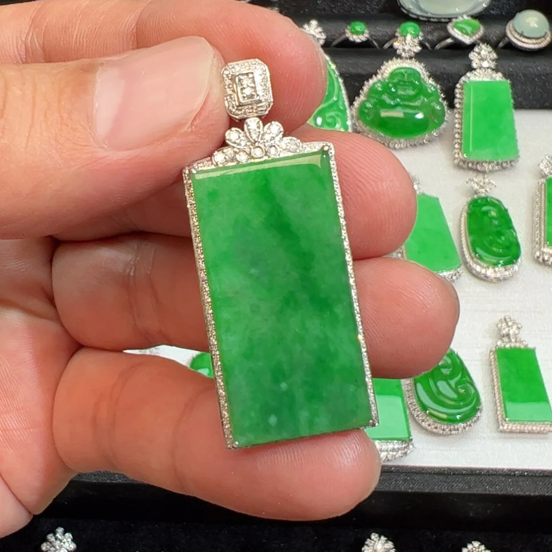 翡翠吊坠(不含链)18K金镶嵌