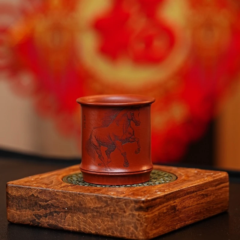 宜兴原矿鸡血大红袍手工刻绘马到成功紫砂主人杯 A155