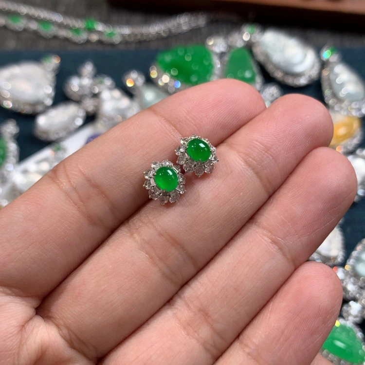 【闪购商品】翡翠颈饰18K金镶嵌耳钉