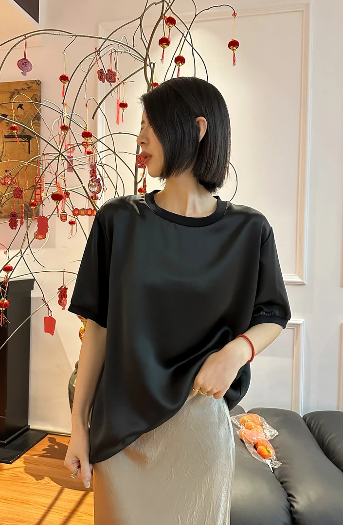 ANDORA｜黑玫瑰｜简约圆领时尚宽松TEE短袖T恤 F1005