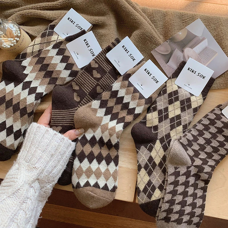 棕色袜子女中筒袜秋冬加厚保暖咖色菱格长袜堆堆袜诸暨袜百搭ins