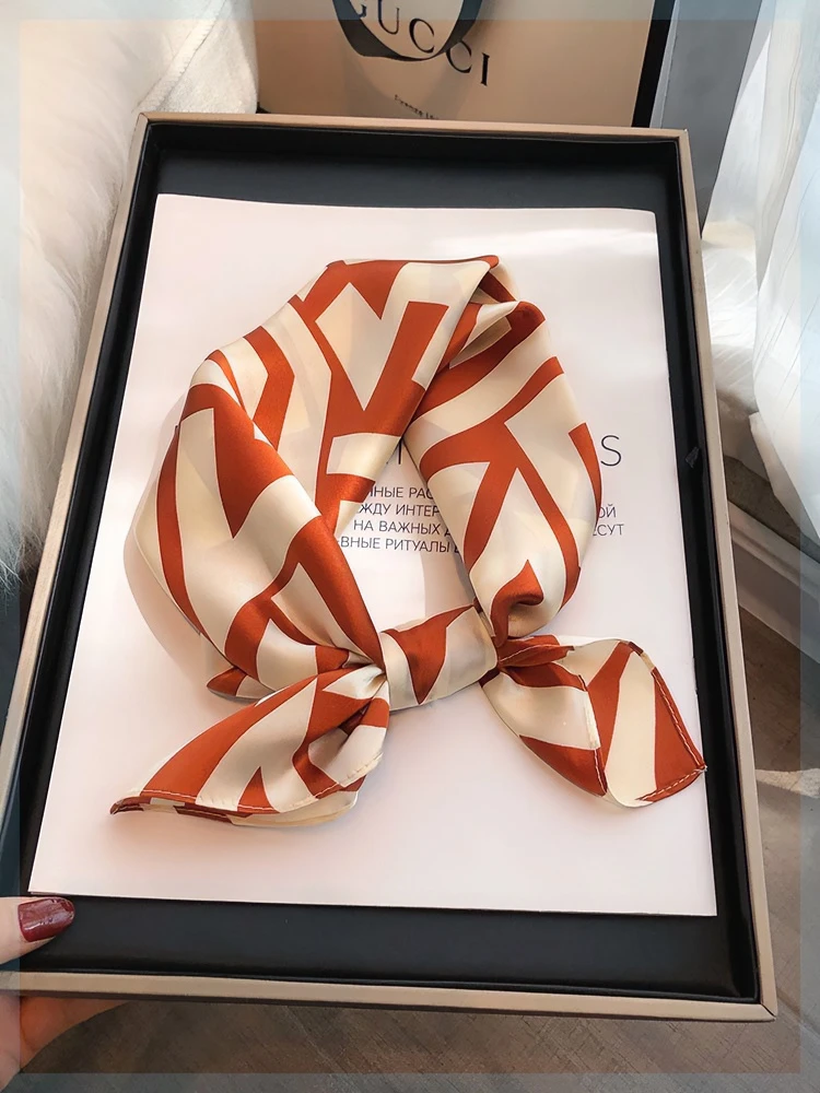 百搭桔色100%真丝丝巾2024新款小方巾桑蚕丝春秋护颈椎韩版小领巾