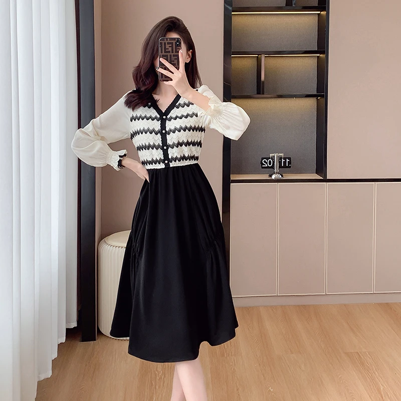 2024新款春装赫本风长袖连衣裙子小个子女早春季法式假两件小黑裙