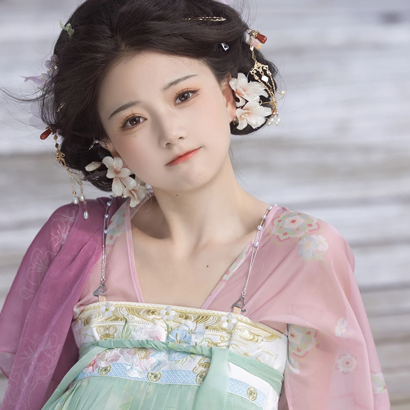 南拾国风原创唐制三色齐胸上襦绣花刺绣汉服