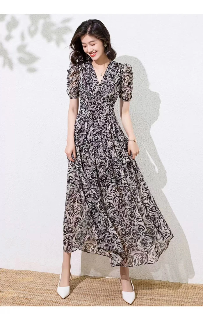 X860 夏季气质连衣裙女显瘦收腰时尚减龄遮肉休闲V领玫瑰花A字裙