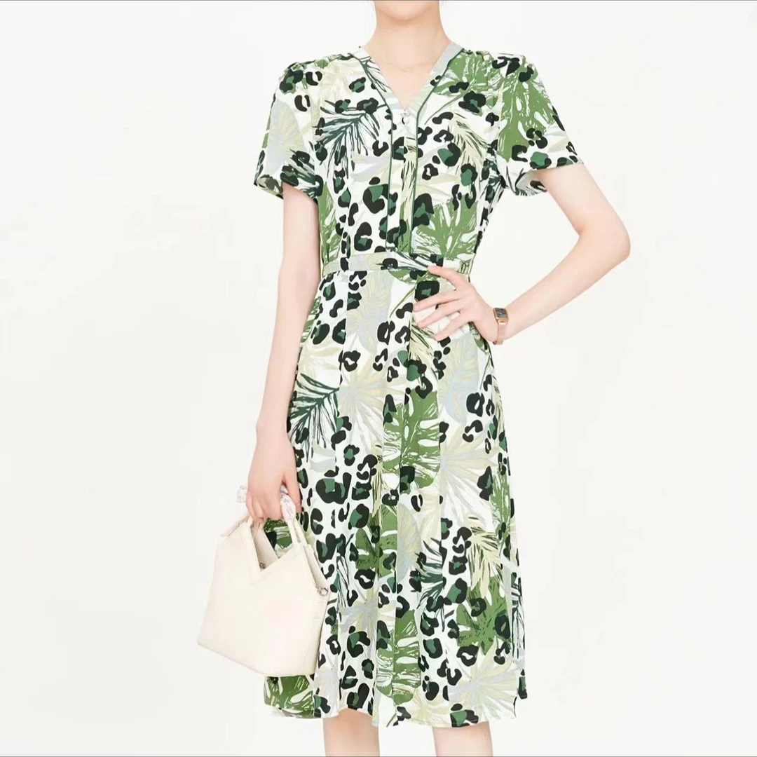 X377 夏季气质连衣裙女显瘦收腰时尚减龄遮肉修身V领碎花A字裙子