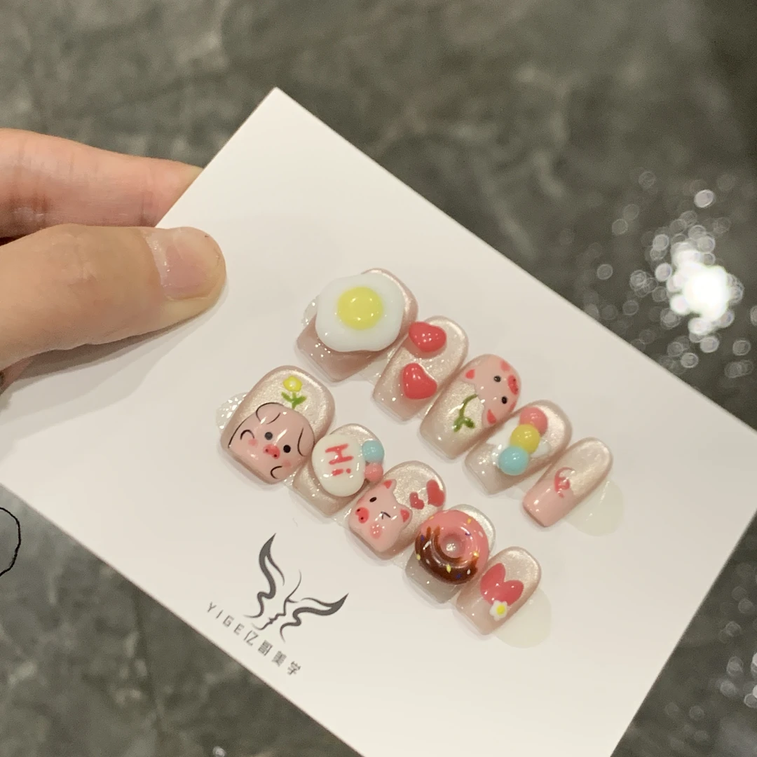 亿哥-【小猪佩佩】- 设计师纯手绘重工款雕花纯手工轻奢穿戴美甲