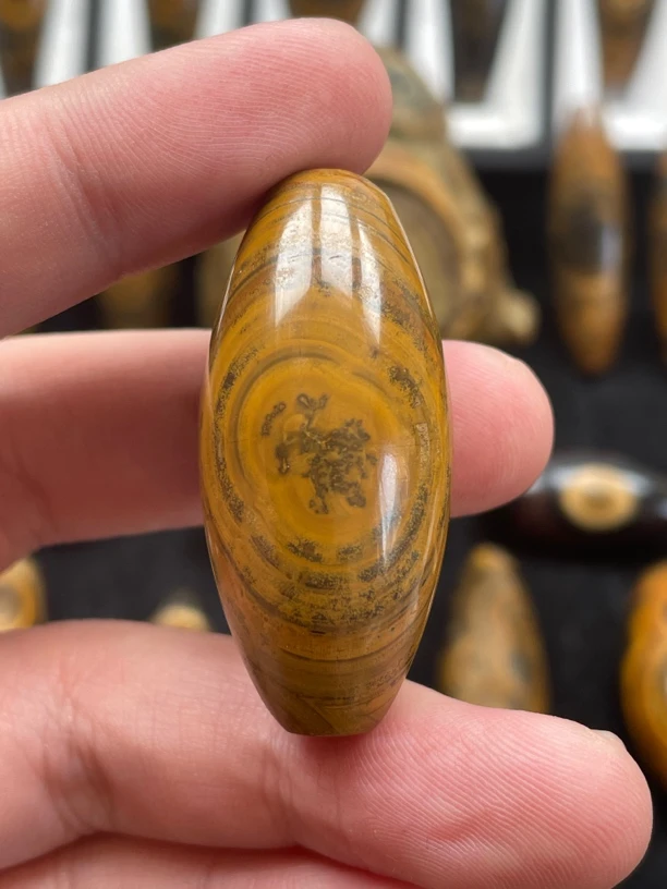 蒙珠九眼石页岩玛瑙颈饰吊坠43x19mm