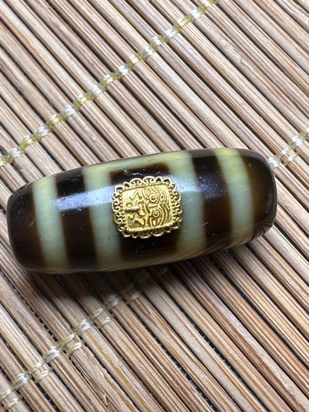 扎吉拉姆牙黄天地珠 尺寸25mm×10.6mm