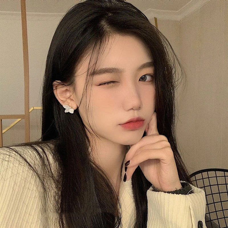 合金耳饰 超仙白色花朵女耳环小众2024年新款潮高级感法式耳钉