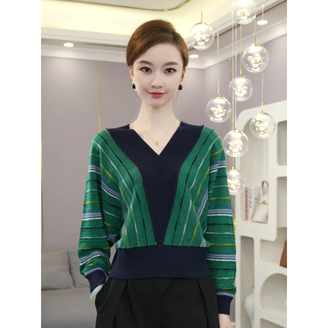 2024早秋新款【5702】时尚休闲设计感含绵羊毛绿色针织小衫