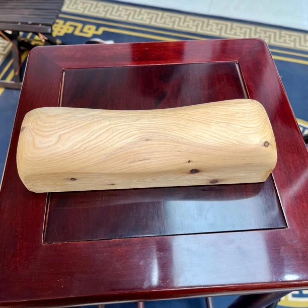 【天然原木】崖柏瘤疤枕櫈整木把件