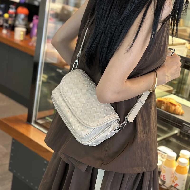 TOUCH MISS真皮女包斜挎小方包女2024新款夏季高级感编织单肩小包