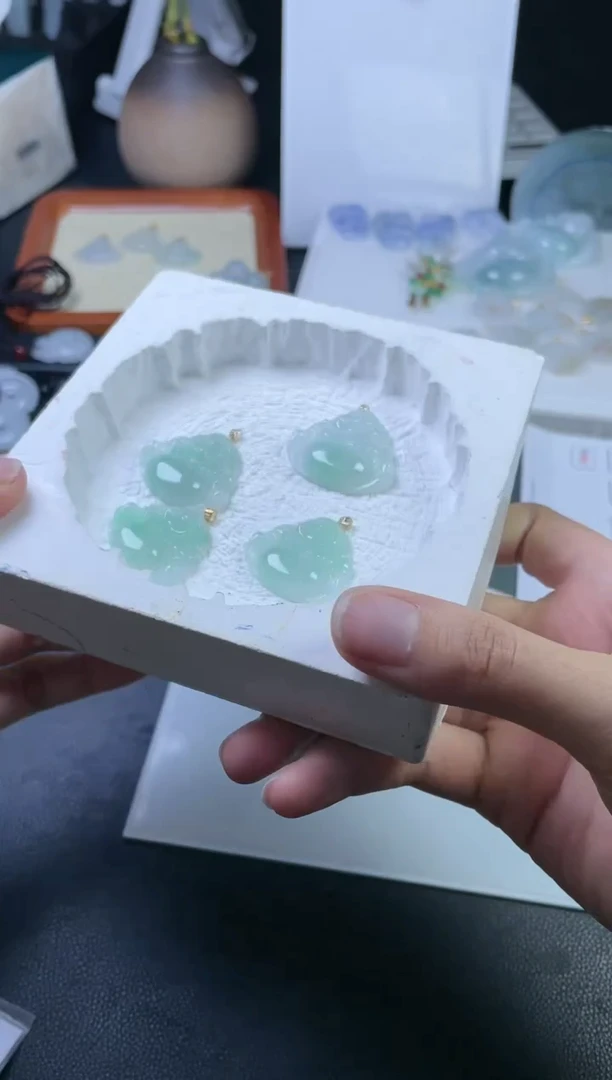 【闪购商品】翡翠挂件18K金镶嵌佛公多样性发一件