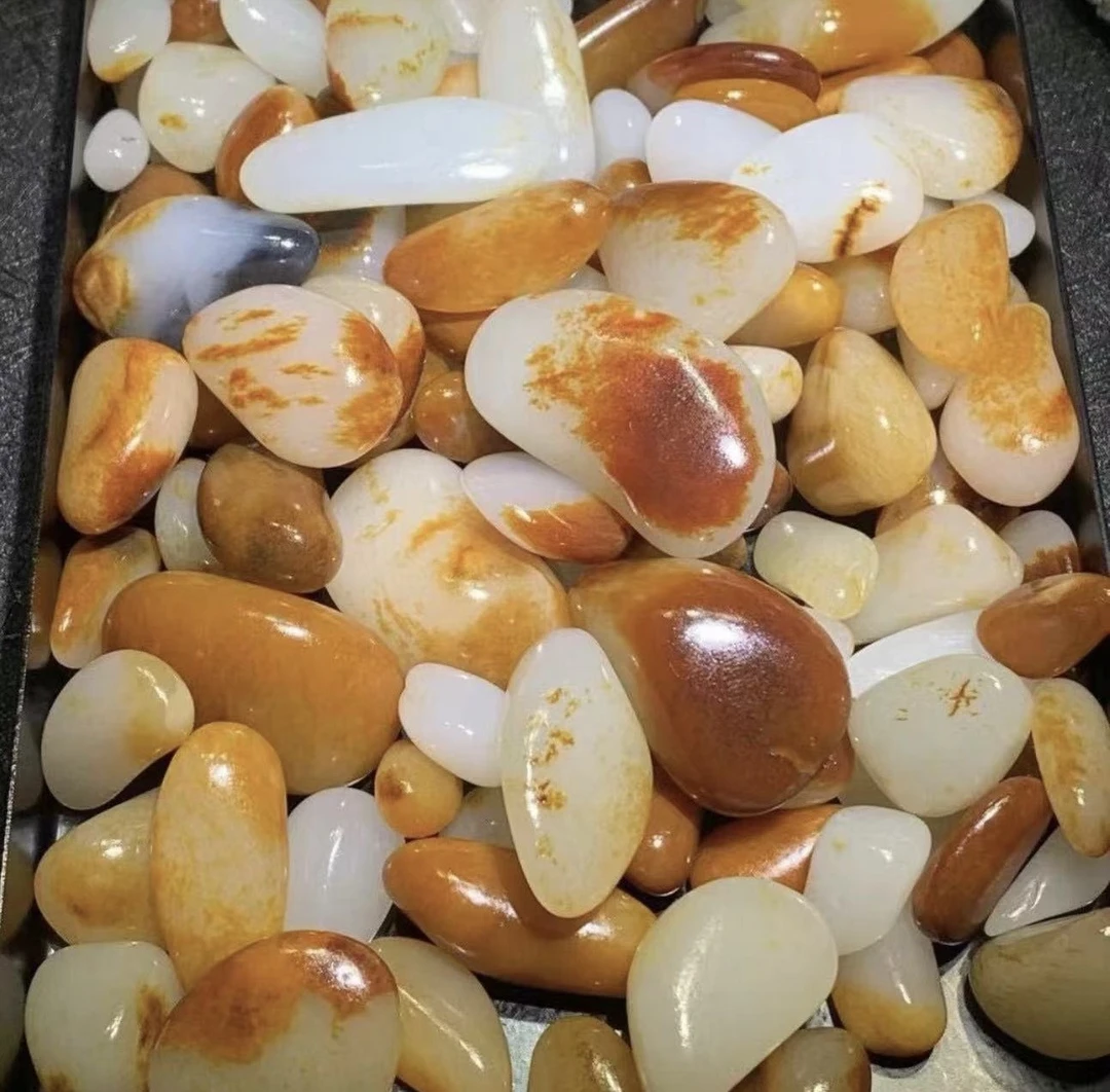 玉石籽红皮白肉手把摆件多样性发货随机一件