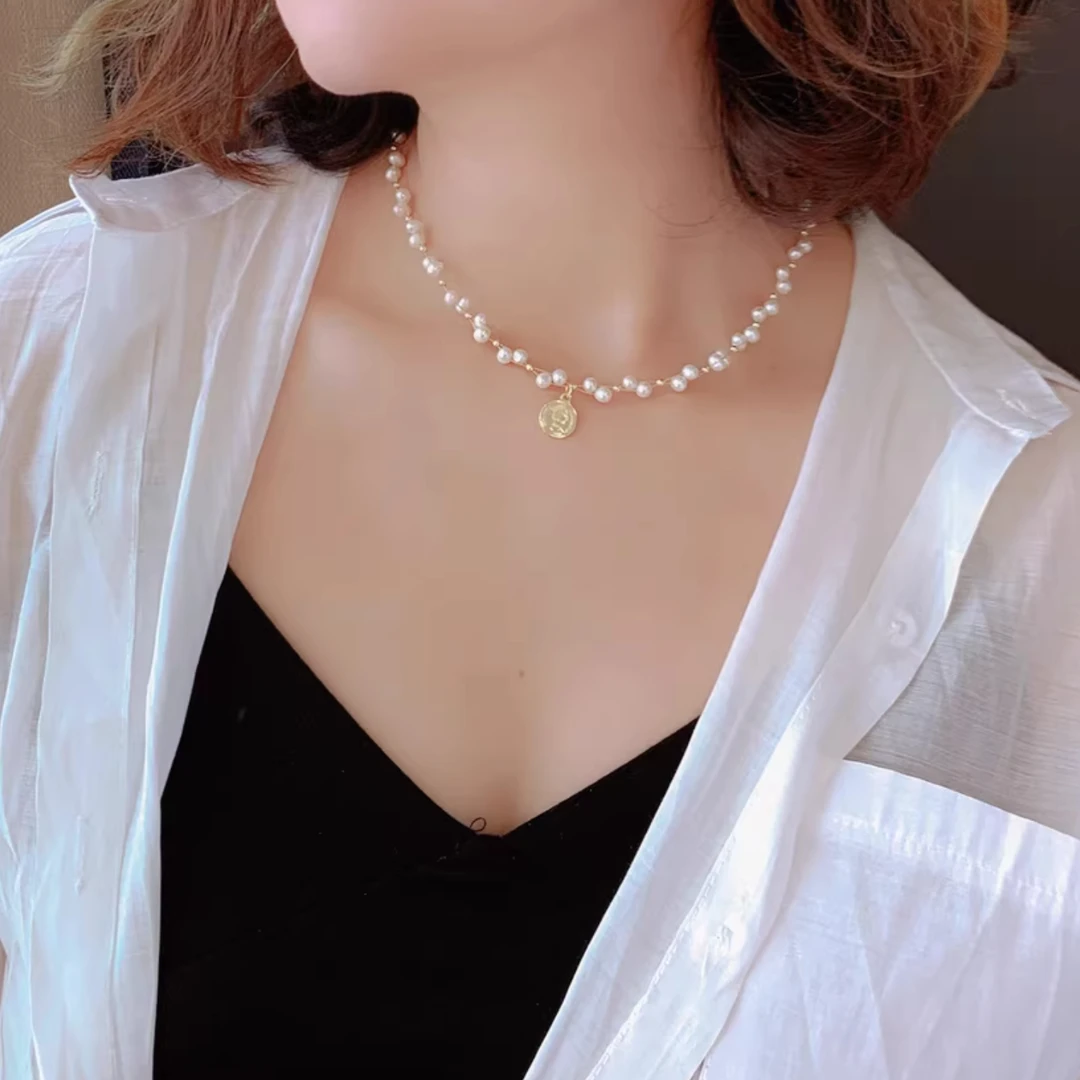 合金贝珠项链 气质优雅设计感轻奢小众硬币吊坠项链法式时尚项链