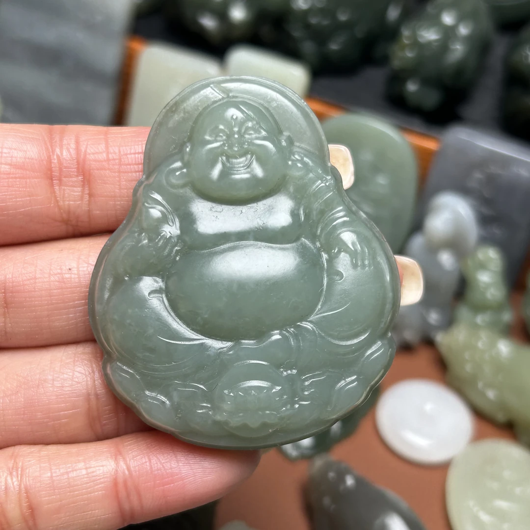 精品和田玉小挂件微瑕