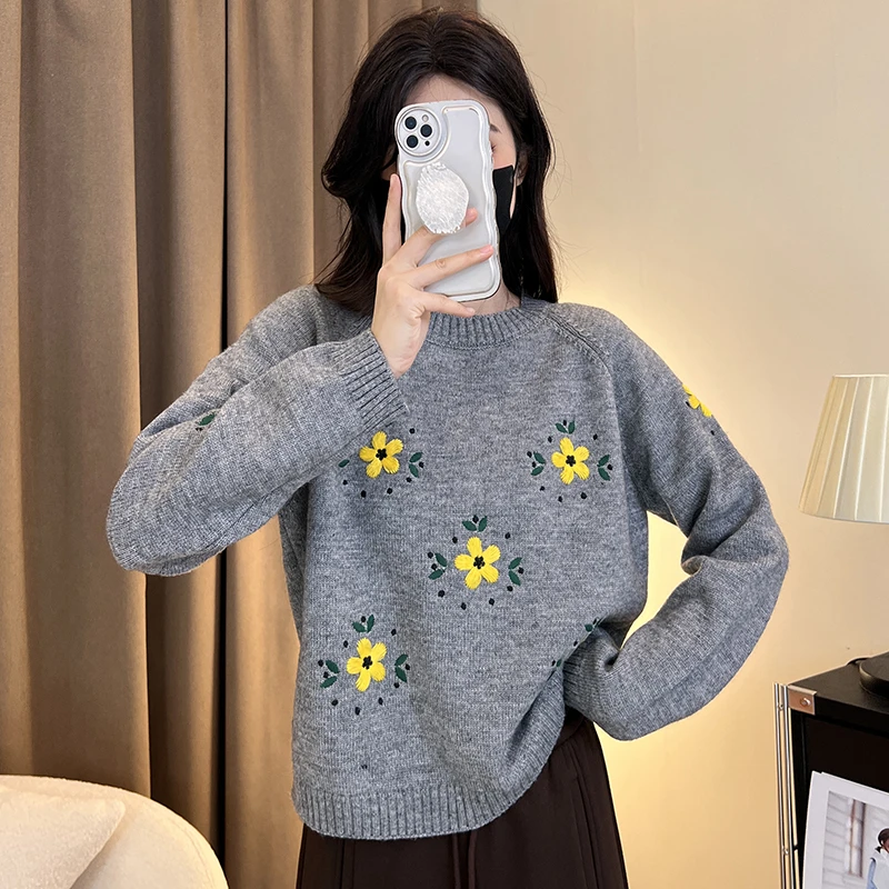手工刺绣花朵套头毛衣女设计感秋冬韩系温柔宽松减龄针织圆领上衣