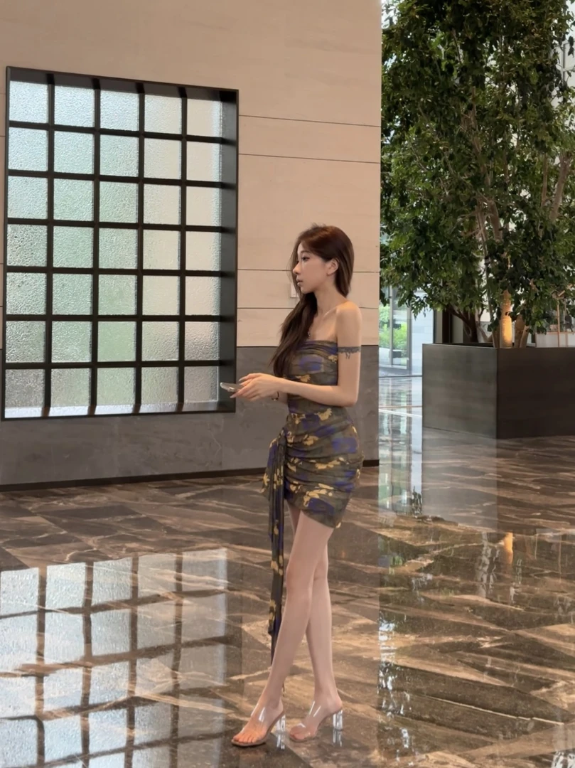 梦梦 MENGMENG｛夏季纯欲褶皱收腰一字肩印花抹胸连衣裙}