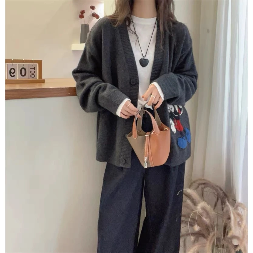 /米奇和米妮/秋冬慵懒减龄卡通图案V领长袖宽松针织开衫CM29