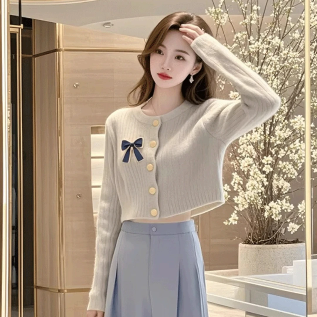 洋气衣服女短款灰色毛衣女针织衫上衣春秋网红女装小香风长袖薄款