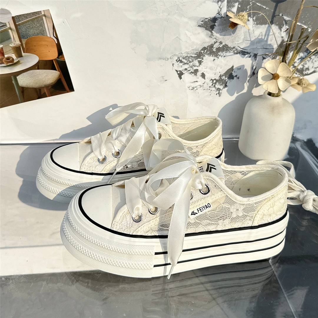 蕾丝透气厚底小白鞋女2024年新款韩版气质百搭系带圆头休闲板鞋
