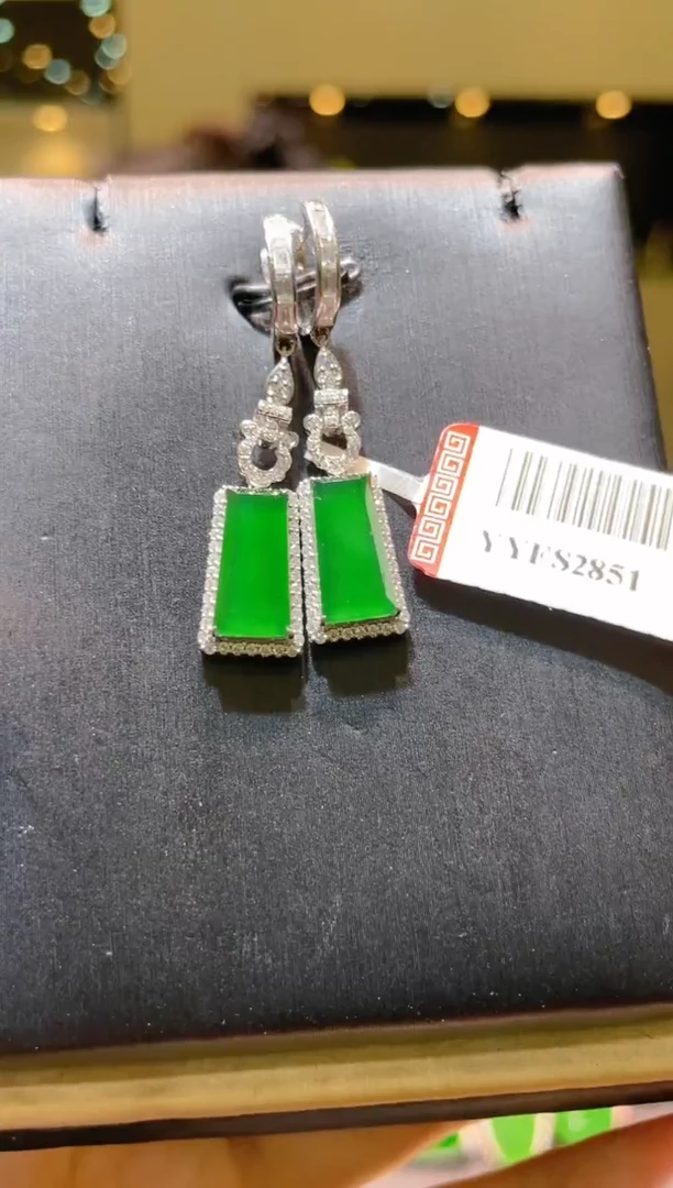 【闪购商品】翡翠吊坠(不含链)18K金镶嵌A66