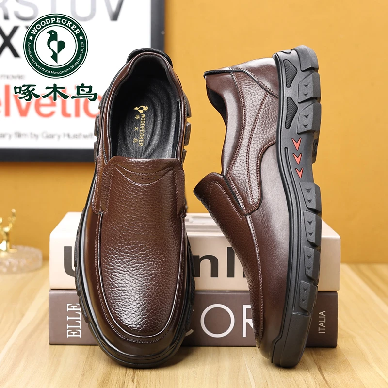 啄木鸟皮鞋男2025秋季新款中老年爸爸鞋轻便一脚蹬防滑软底休闲鞋