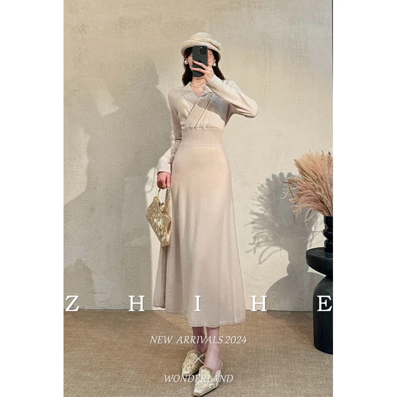 无艳一禾【赫本假日】原创温婉100羊毛V领立体花针织连衣裙