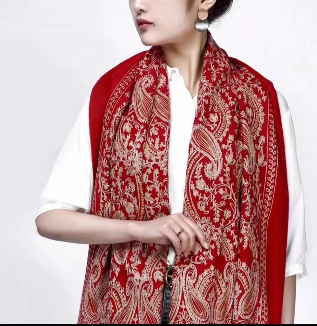 内蒙古厂家直邮民族风刺绣小腰果图案75*2米加厚保暖围巾披肩